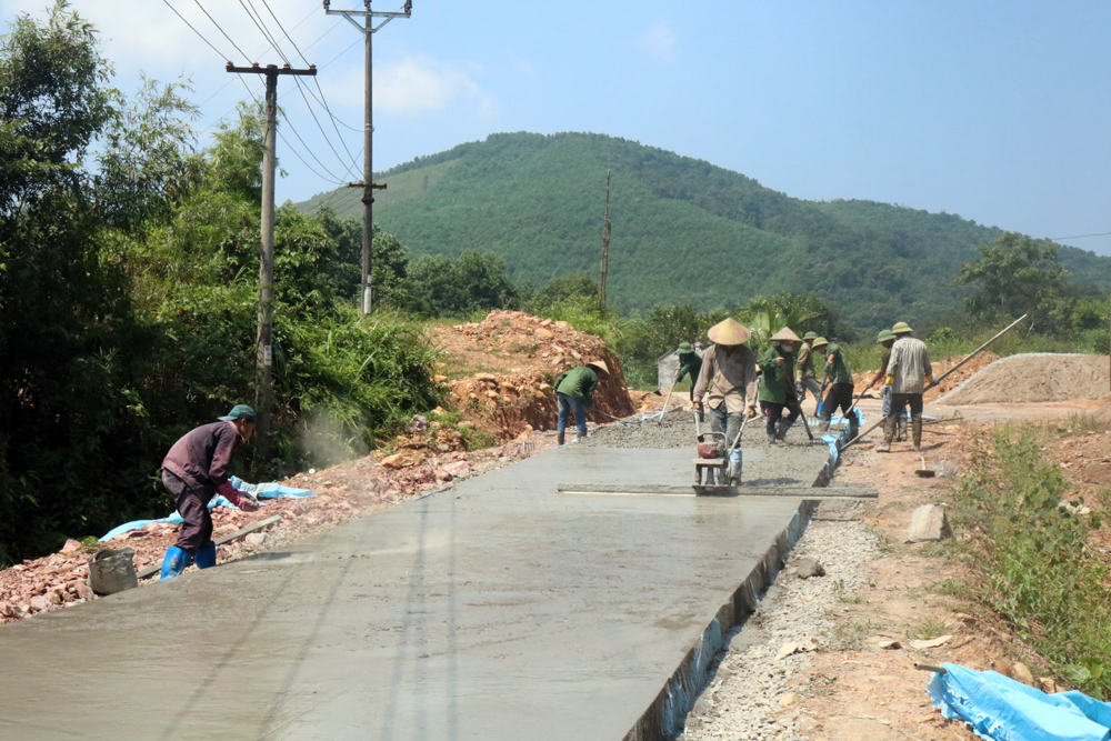 Công trình đường liên nối thôn Khe Phương đến Trung tâm xã Kỳ Thượng được đầu tư từ vốn Chương trình 135 đã góp phần đáp ứng nhu cầu của người dân