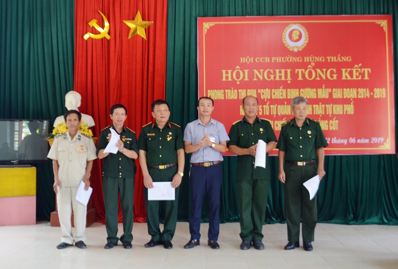 Ra mắt 5 Tổ tự quản ANTT khu phố do CCB làm nòng cốt phường Hùng Thắng (TP Hạ Long) tháng 6/2019.