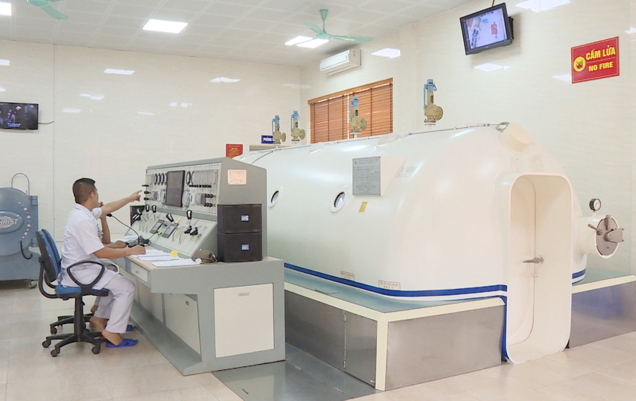 Trung tâm oxy cao áp, Bệnh viện Y dược cổ truyền tỉnh được đưa vào hoạt động phục vụ hiệu quả công tác KCB.