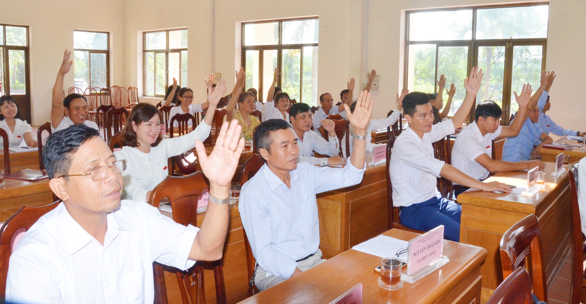 100% đại biểu biểu quyết thông qua Đề án Nhập địa giới hành chính Hoành Bồ vào Hạ Long