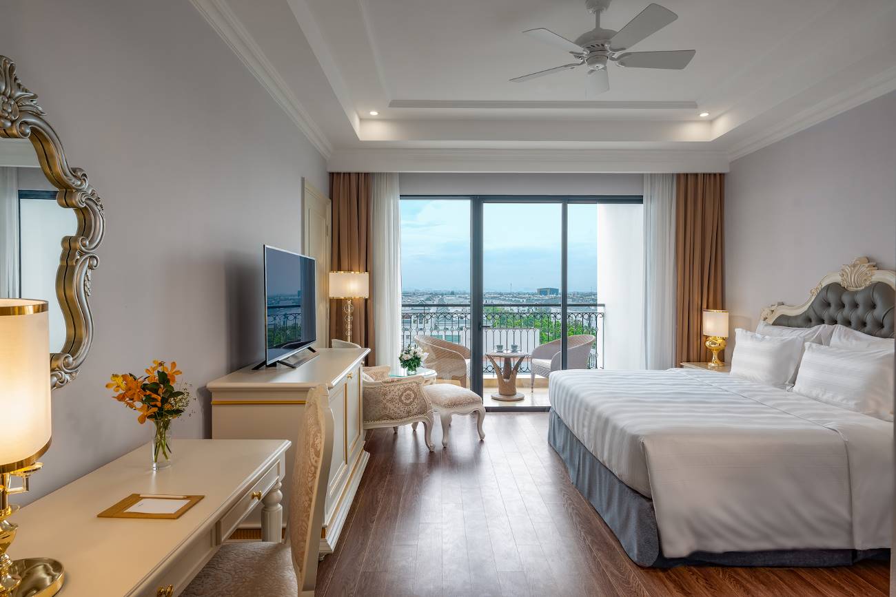 Phòng nghỉ tiện nghi, sang trọng của khách sạn mang đến tầm nhìn khoáng đạt, năng động.