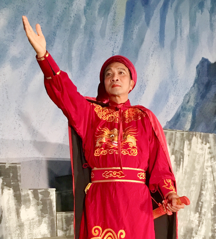 Nghệ sĩ Ngọc Long vào vai Nhân Huệ vương Trần Khánh Dư.