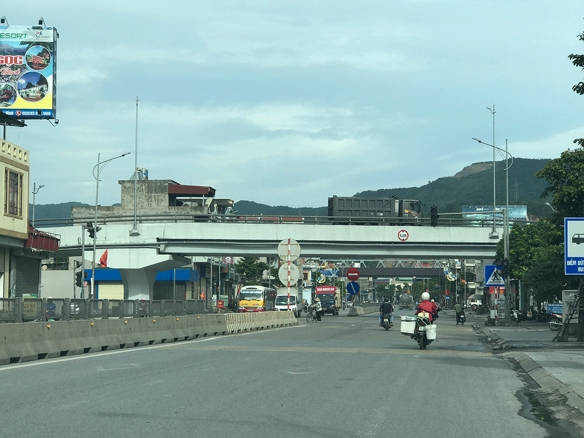 Từ khi cầu vượt tại phường Cẩm Thạch, TP Cẩm Phả được xây dựng ở đây đã chấm dứt được các vụ TNGT 