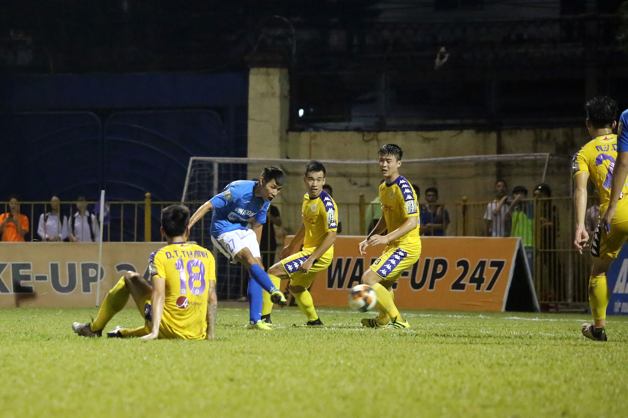 Tuy nhiên anh đã không ngăn được các cầu thủ Than Quảng Ninh ghi thêm bàn thắng, bàn thứ 2 cho chủ nhà do Quách Tân thực hiện.