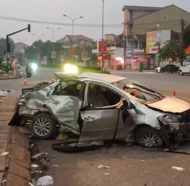 Vụ tai nạn làm 3 người trên xe ô tô con tử vong tại chỗ