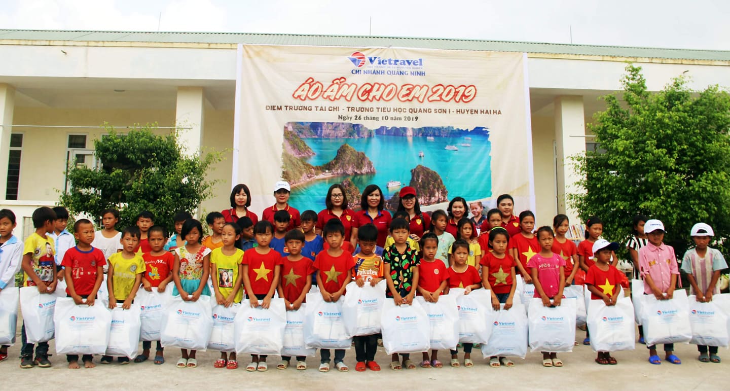 cho các em học sinh tại điểm trường Tài Chi- trường Tiểu học Quảng Sơn I, huyện Hải Hà.