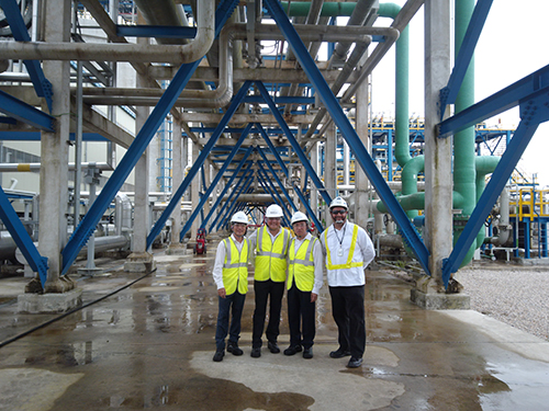 Đoàn đại biểu PVGAS đến tham quan nhà máy AES Colón. PVGAS và AES đang cùng hợp tác để triển khai dự án nhà máy điện khí LNG ở Việt Nam.