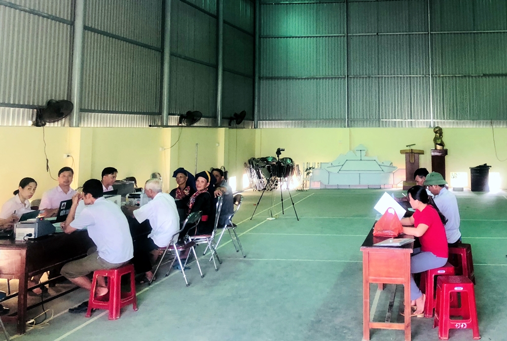 Ngân hàng chính sách xã hội huyện Ba Chẽ tổ chức cho vay lưu động trên địa bàn xã Đồn Đạc (huyện Ba Chẽ).