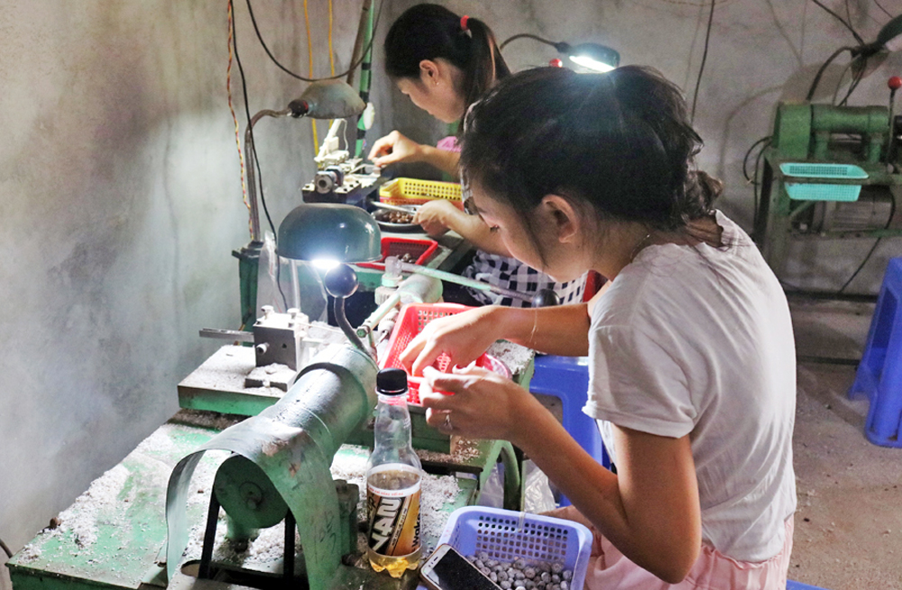 HTX Mây tre đan Quảng Sơn của anh Chìu Văn Hiếng (xã Quảng Sơn, huyện Hải Hà) hiện tạo việc làm, thu nhập ổn định cho hơn chục lao động trong xã.