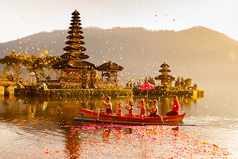 Bali (Indonesia) là điểm đến đang trở nên quen thuộc với người Việt khi ngày càng có nhiều đường bay thẳng tới đây.