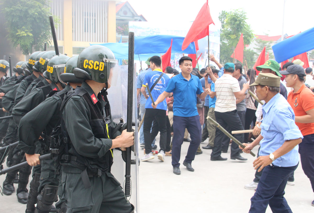 Màn thực binh A2 Chống biểu tình, giải tán tập trung đông người, gây rối trật tự.
