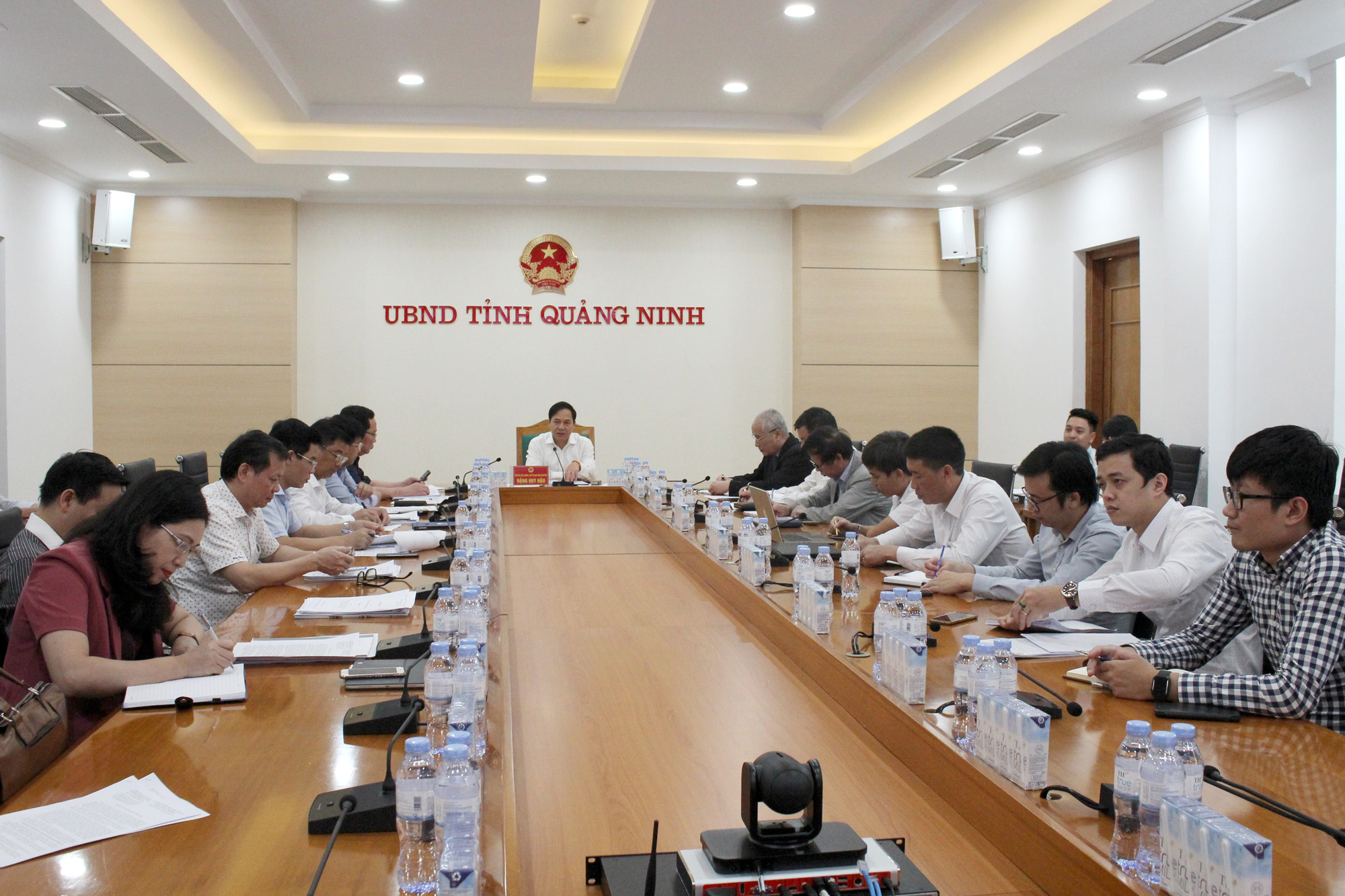 Đồng chí Đặng Huy Hậu, Phó Chủ tịch Thường trực UBND tỉnh chủ trì buổi làm việc.