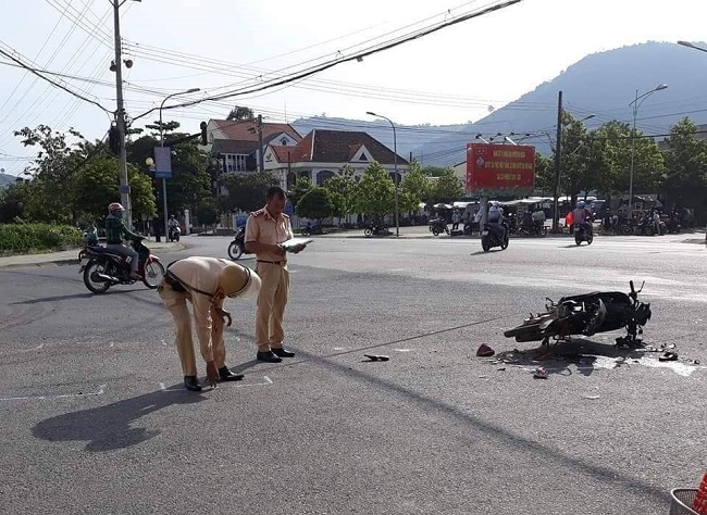 Công an huyện Đạ Huoai đang xác minh nguyên nhân vụ tai nạn.