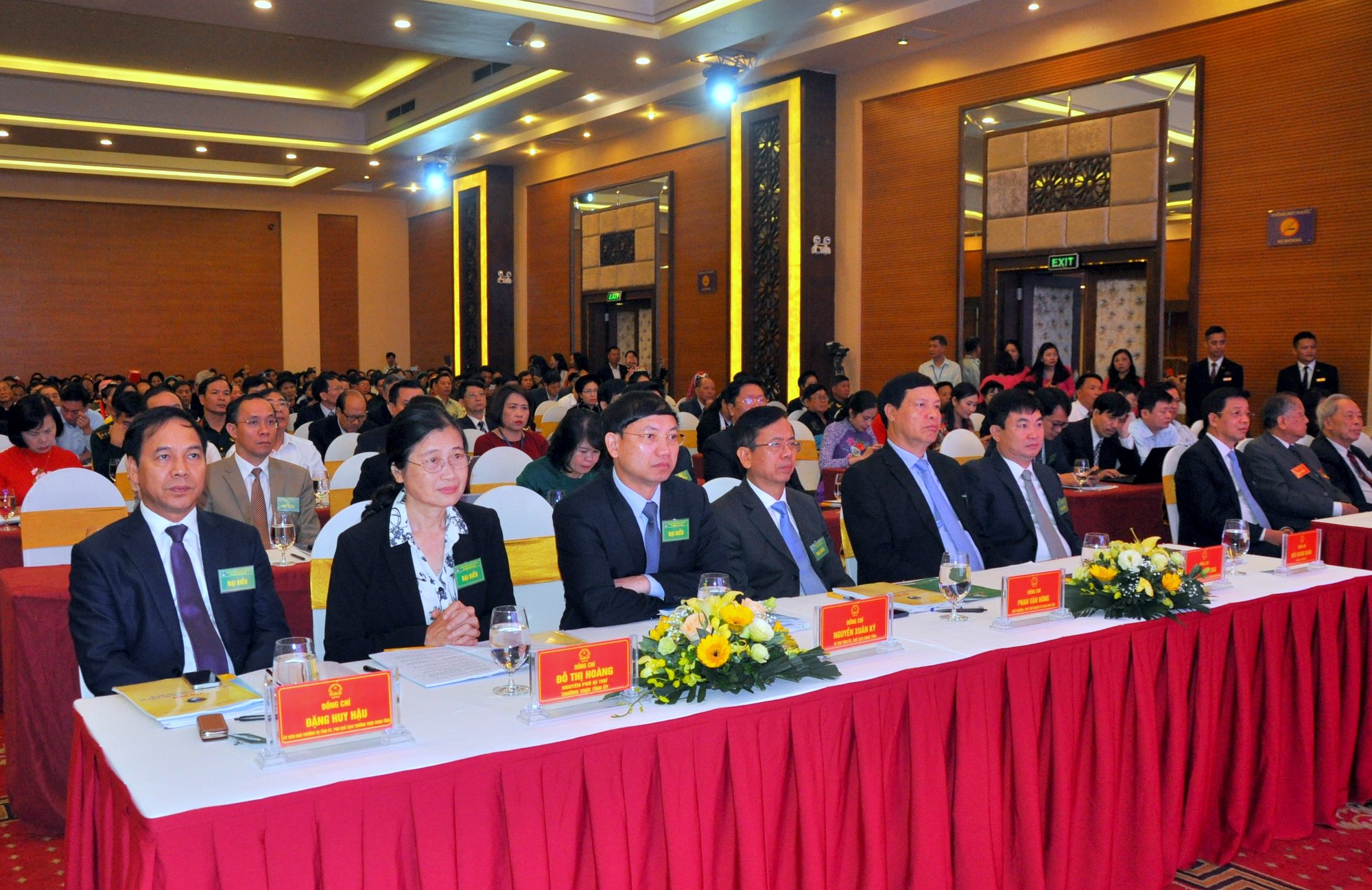 Các vị đại biểu Trung ương và tỉnh Quảng Ninh dự Đại hội.