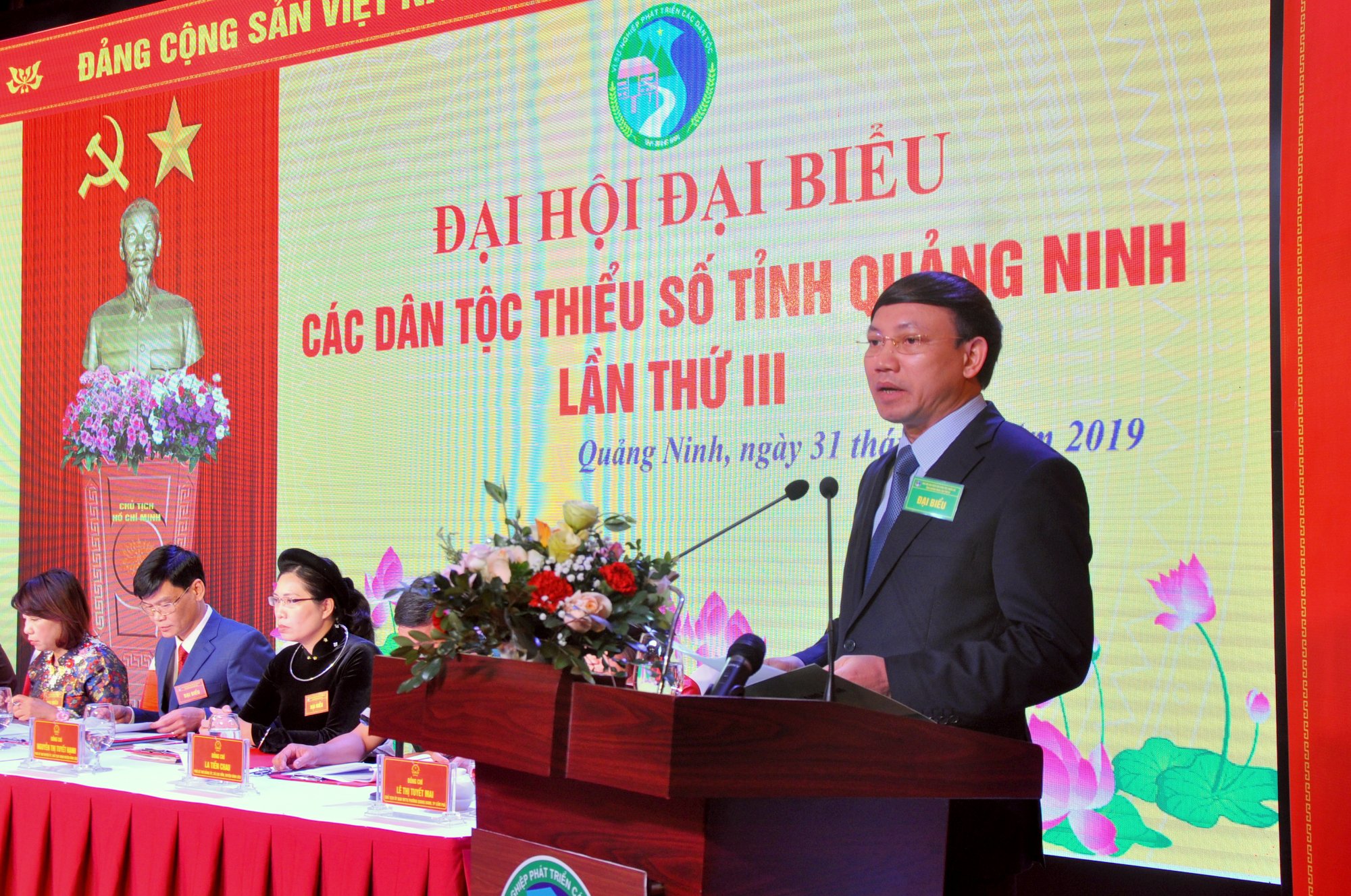 Đồng chí Nguyễn Xuân Ký, Bí thư Tỉnh ủy, Chủ tịch HĐND tỉnh phát biểu tại Đại hội.