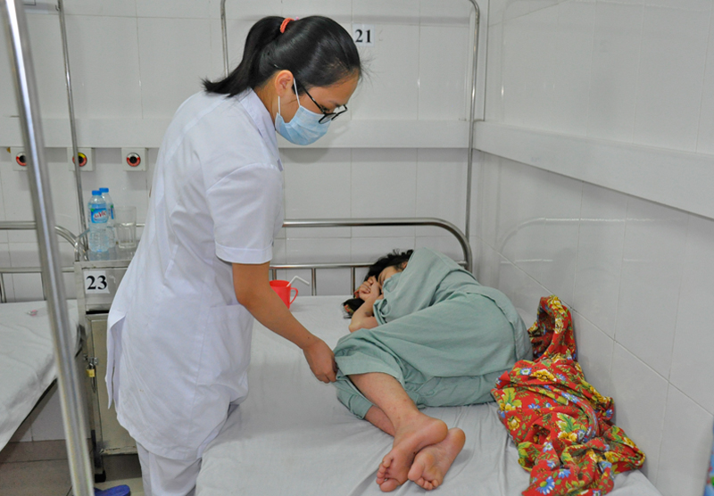 Bệnh nhân sốt xuất huyết điều trị tại Bệnh viện Đa khoa tỉnh.