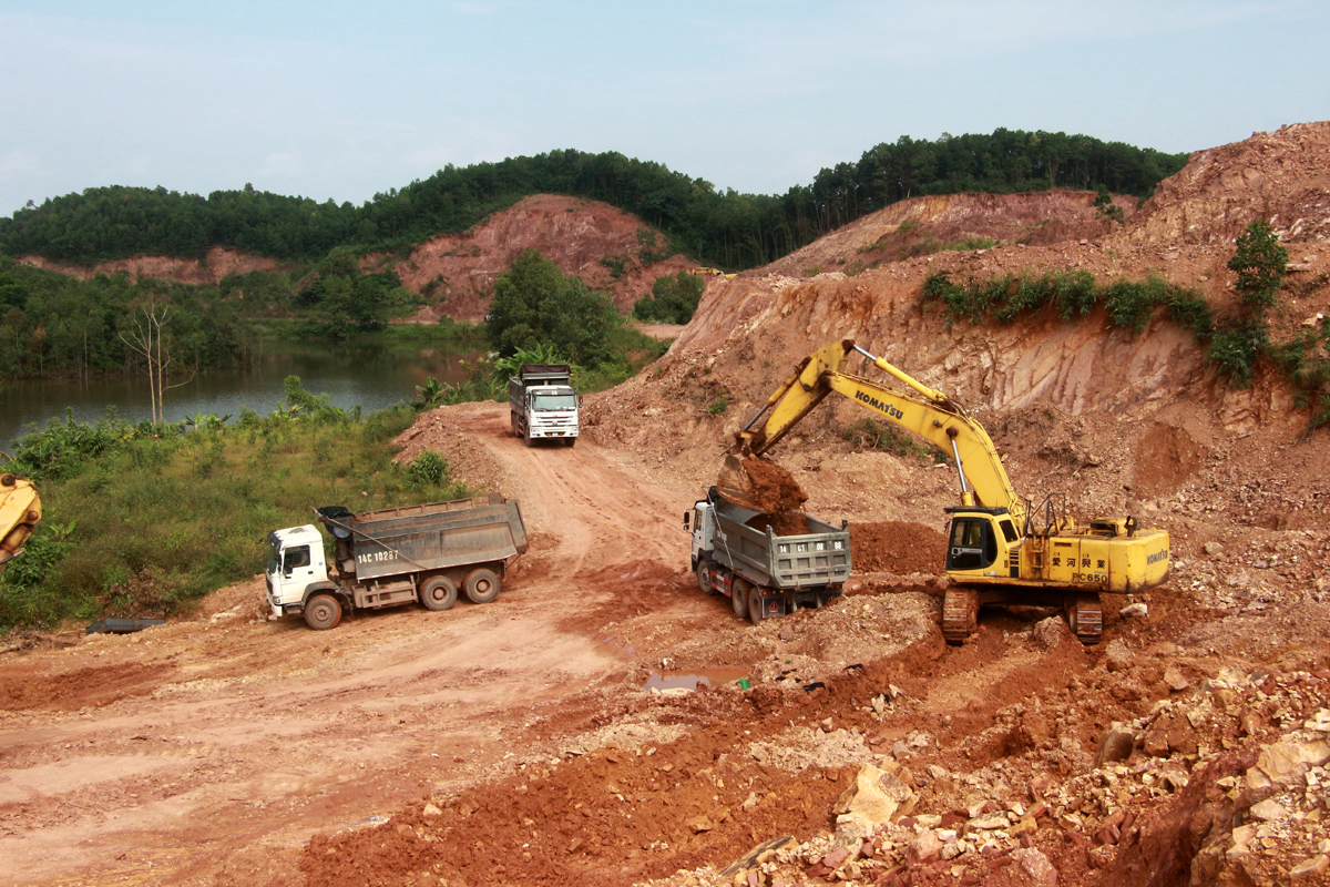 Hoạt động khai thác đất san nền các dự án được kiểm soát chặt chẽ để thu thuế.