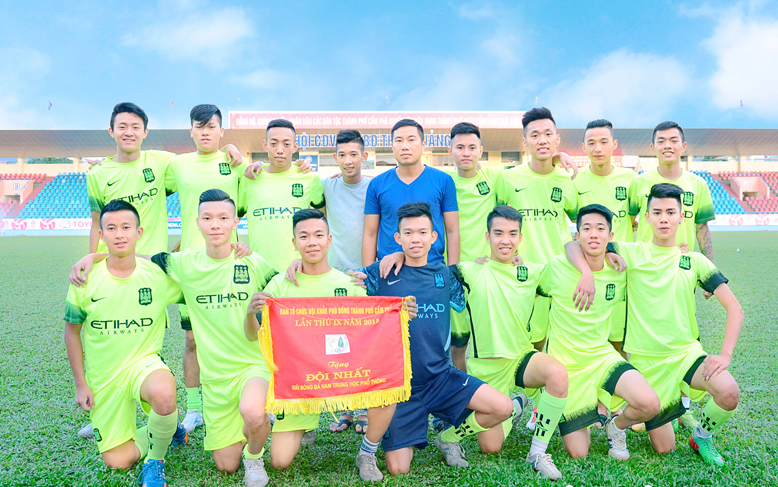 Đội bóng đá nam TRừng vô địch Hội Khỏe Phù Đồng thành phố C ẩm Phả năm 2015.