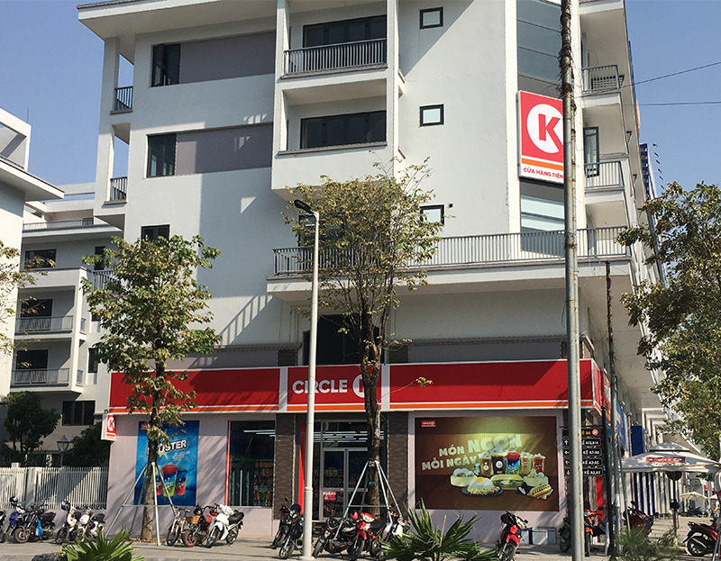 Circle K Việt Nam đã khai trương cửa hàng đầu tiên tại TP Hạ Long. Đây là chuỗi cửa hàng tiện lợi quốc tế mở cửa liên tục 24/7 phục vụ đa dạng các sản phẩm.