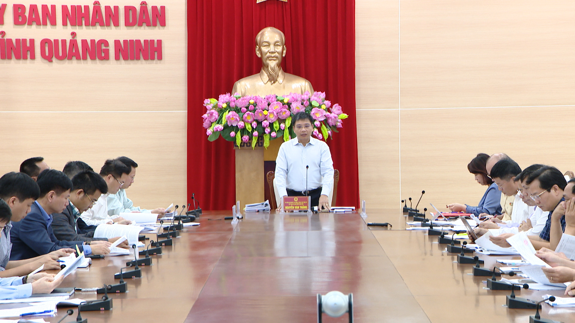 Đồng chí Nguyễn Văn Thắng, Chủ tịch UBND tỉnh chủ trì cuộc họp