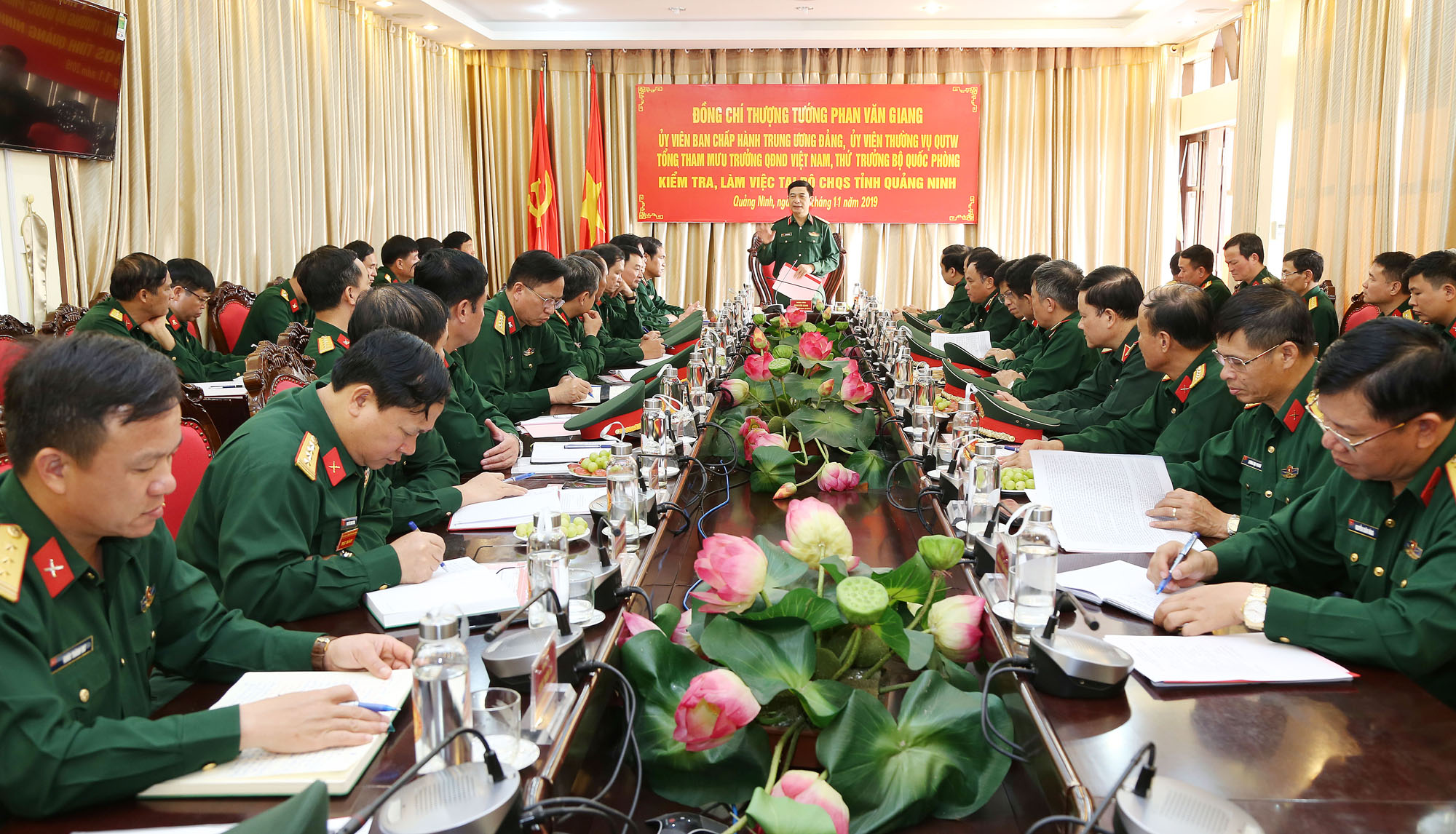 Thượng tướng Phan Văn Giang, Ủy viên Trung ương Đảng, Ủy viên Thường vụ Quân ủy Trung ương, Tổng Tham mưu trưởng QĐND Việt  Nam, Thứ trưởng Bộ Quốc phòng, phát biểu tại buổi làm việc.
