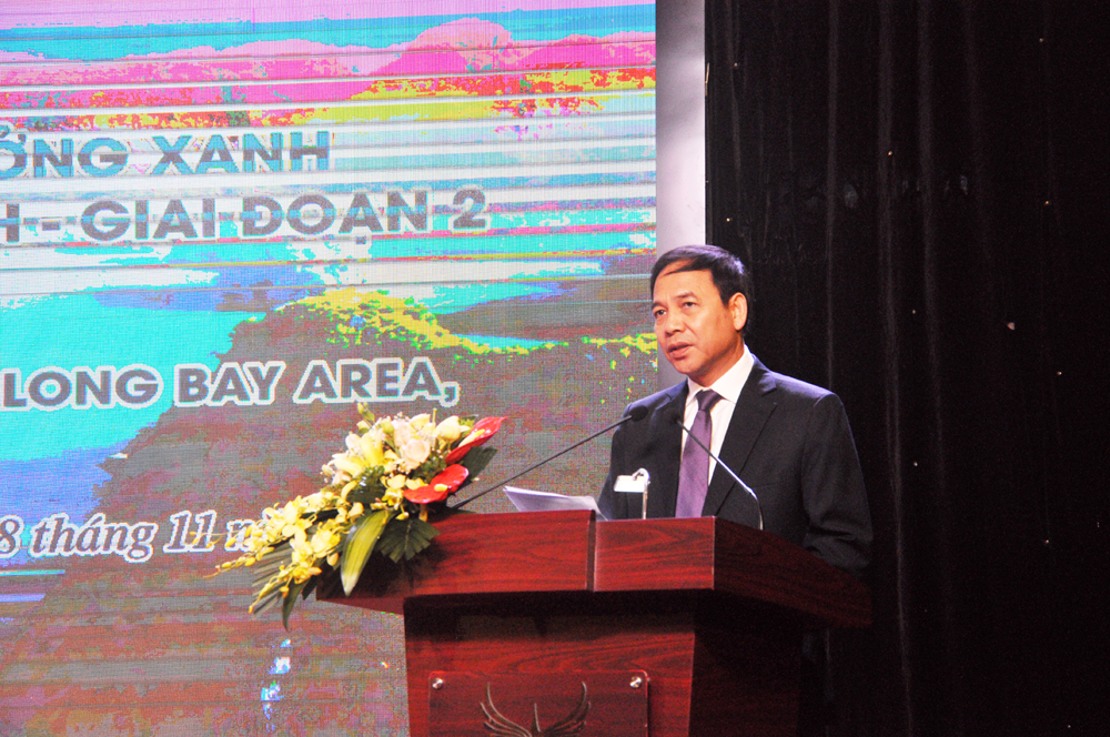 Đồng chí Đặng Huy Hậu, Phó Chủ tịch Thường trực UBND tỉnh phát biểu tại Hội nghị