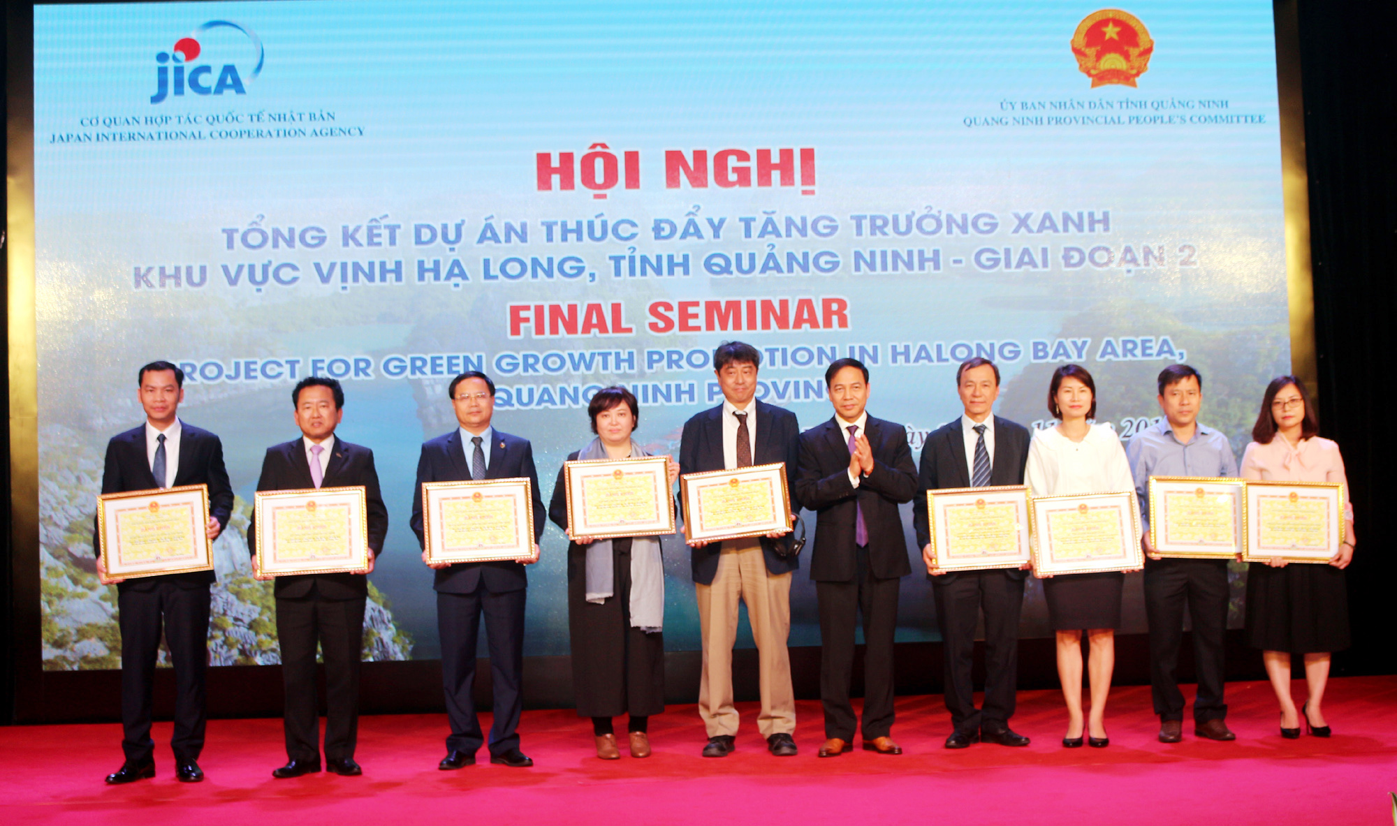 tập thể, cá nhân đã được nhận bằng khen của UBND tỉnh đã có những dóng góp tích cực trong thực hiện Dự án án thúc đẩy tăng trưởng xanh khu vực vịnh Hạ Long, tỉnh Quảng Ninh