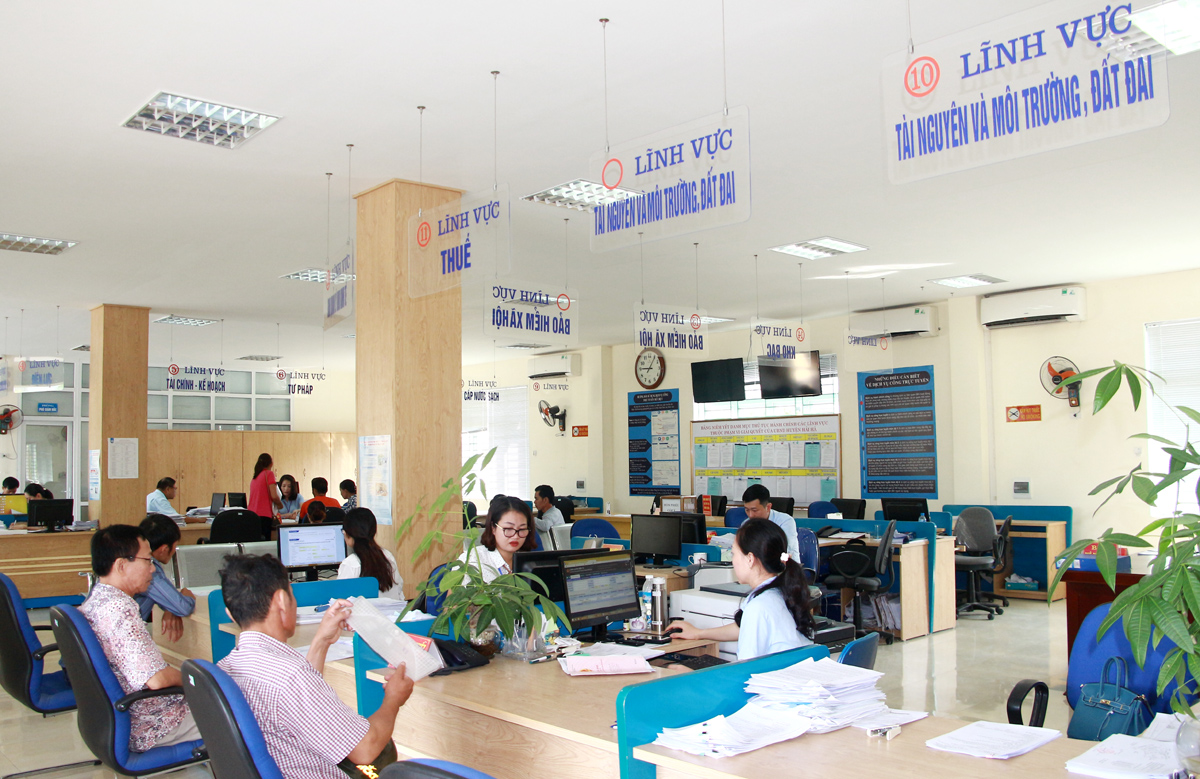 Cán bộ, công chức, viên chức Trung tâm HCC huyện Hải Hà luôn gương mẫu thực hiện theo tấm gương đạo đức Hồ Chí Minh.