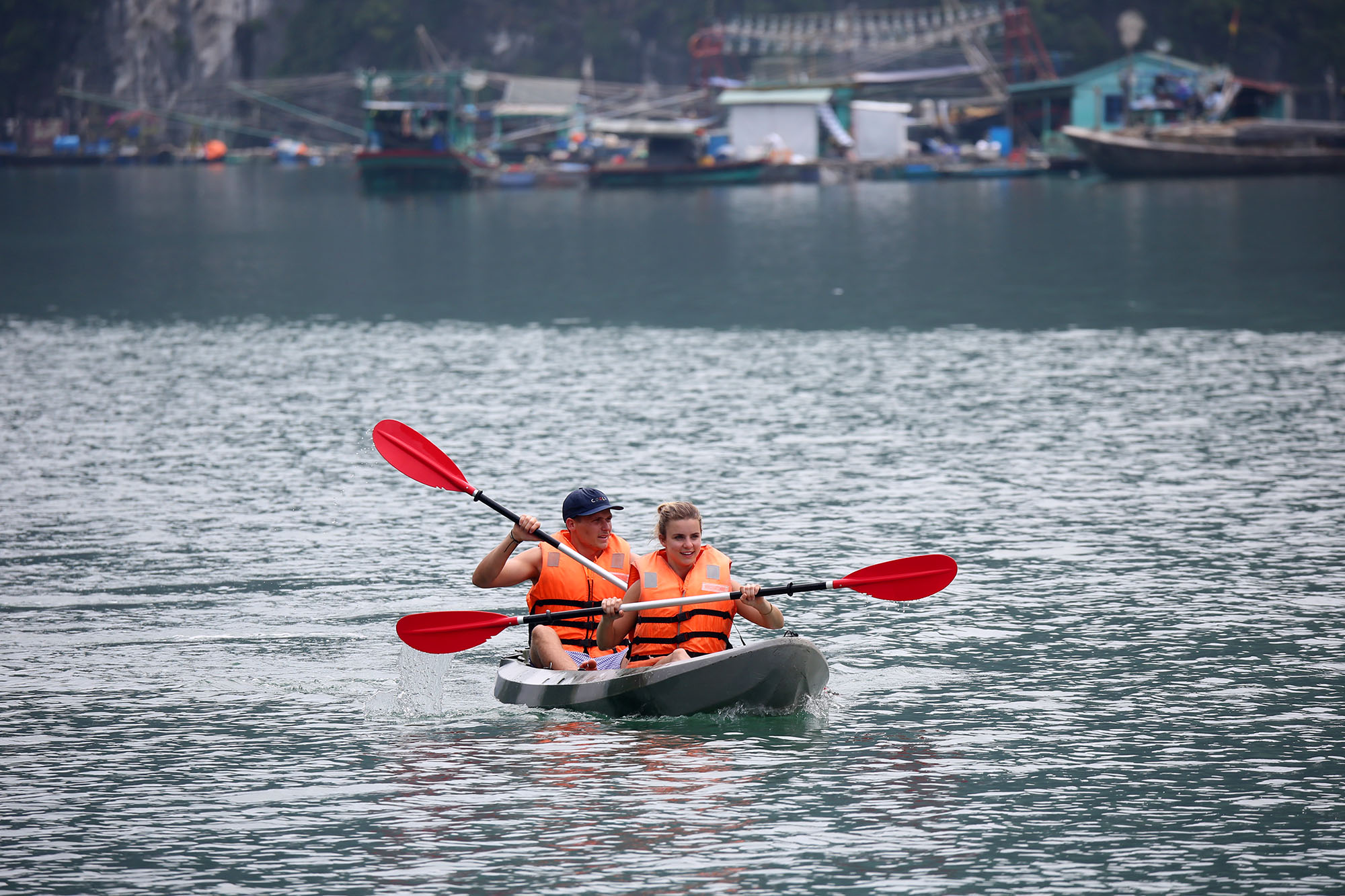hay chèo kayak thưởng ngoạn phong cảnh nới đây là những trải nghiệm thú vị dành cho du khách.