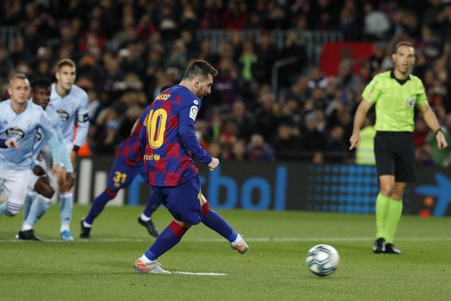 Messi mở tỷ số trên chấm phạt đền ở phút 23.
