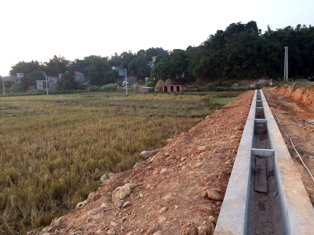 Hệ thống kênh mương thủy lợi được quan tâm đầu tư hỗ trợ người dân thôn Đá Phẳng phát triển sản xuất.