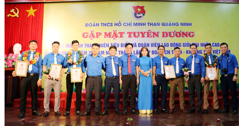 Đoàn Than Quảng Ninh tổ chức gặp mặt, tuyên dương các mô hình thanh niên tiêu biểu, ĐVTN lao động giỏi, thu nhập cao nhân kỷ niệm 25 năm, Ngày thành lập Đoàn Than Quảng Ninh được tổ chức đầu tháng 10/2019. Ảnh do Đoàn Than Quảng Ninh cung cấp 