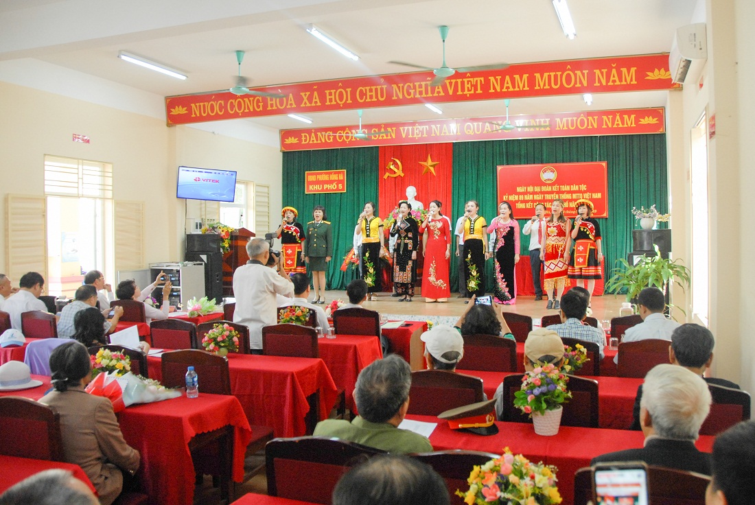 Nhân dân khu phố 5 (phường Hồng Hà, TP Hạ Long) tổ chức Ngày hội Đại đoàn kết toàn dân năm 2019.