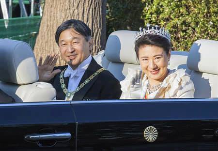 Nhật hoàng Naruhito và Hoàng hậu trong lễ diễu hành ở Tokyo, Nhật Bản. Ảnh: Kyodo.