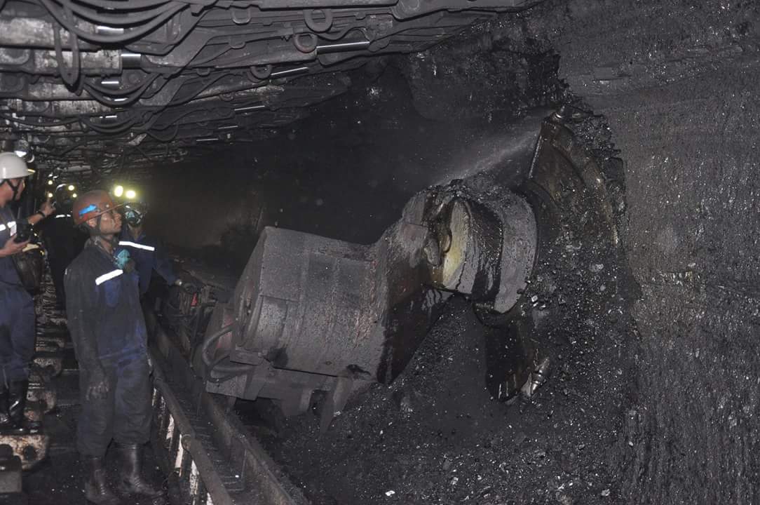 Khai thác than tại Công ty CP than Hà Lầm.