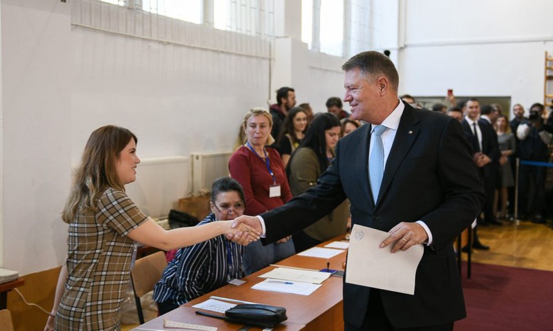 Đương kim tổng thống có nhiều lợi thế để giành thắng lợi vòng hai ngày 24/11 (ảnh:cotidianul.ro)