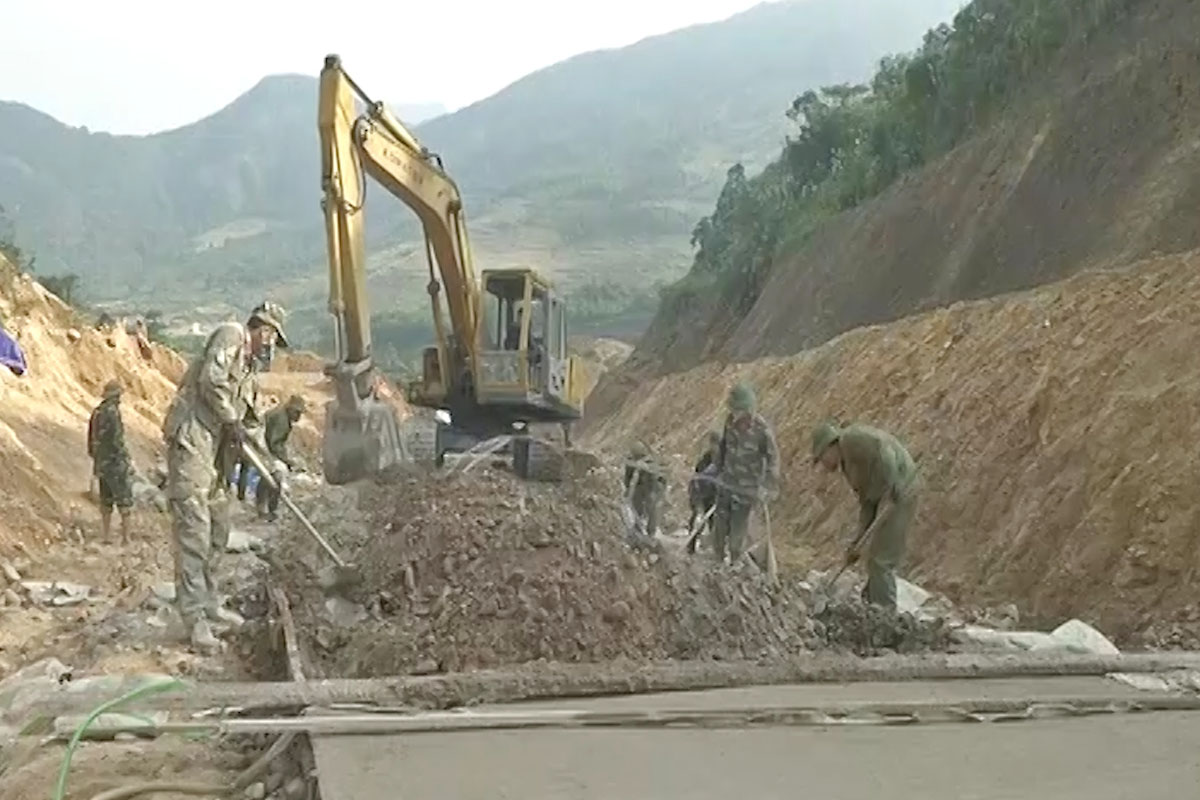 LLVT Quảng Ninh tham gia xây dựng nông thôn mới tại xã Đại Dực, Đại Thành, huyện Tiên Yên.