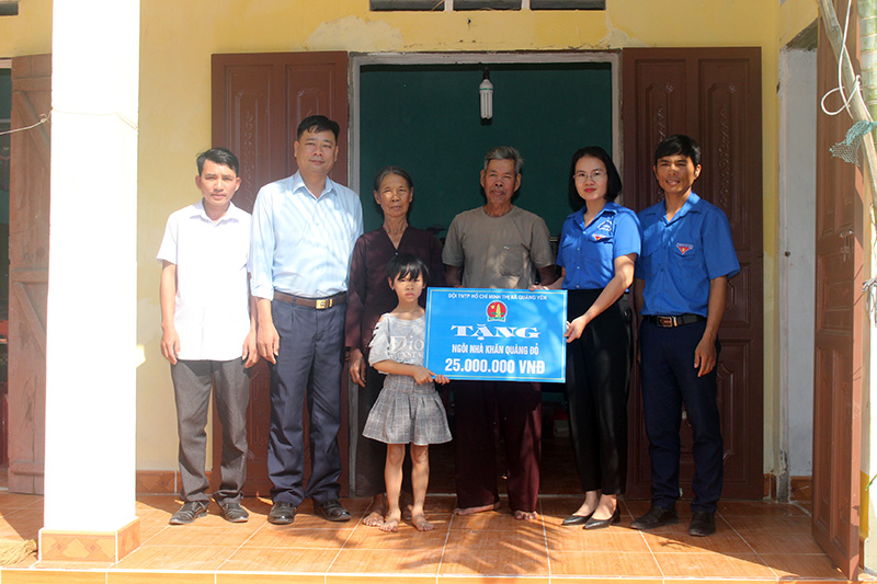 Hội đồng đội TX Quảng Yên hỗ trợ 25 triệu đồng sửa chữa nhà “Khăn quàng đỏ”cho em Nguyễn Thị Trà My , lớp 1A, trường TH & THCS Tiền Phong