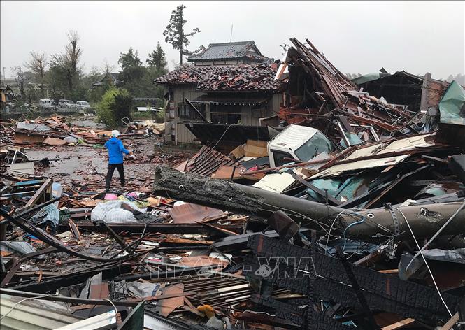 Nhà cửa bị phá hủy sau siêu bão Hagibis tại Ichihara, tỉnh Chiba, Nhật Bản, ngày 12/10/2019. Ảnh: AFP/TTXVN