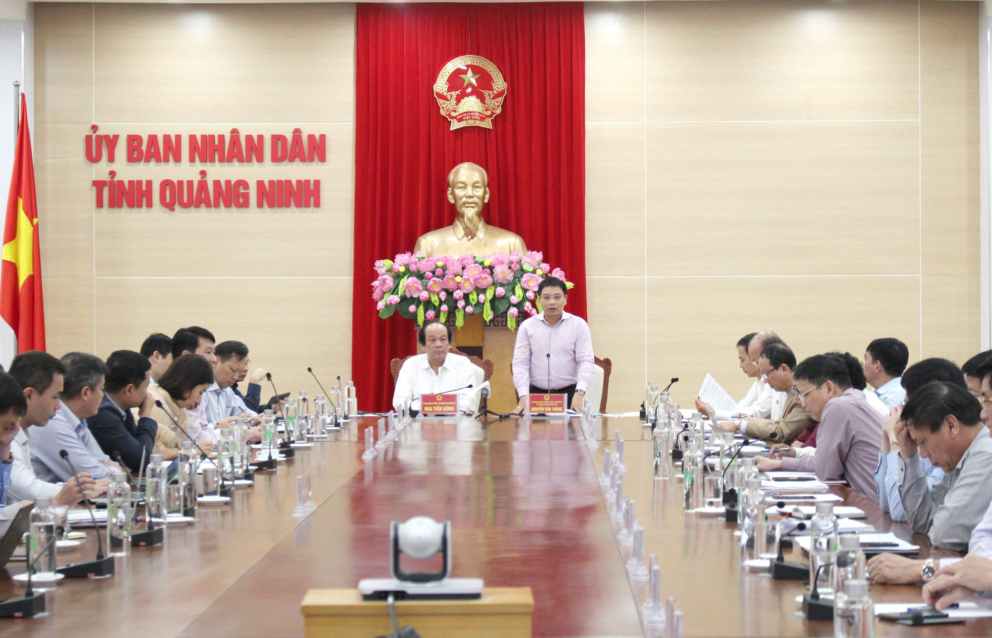 Đồng chí Nguyễn Văn Thắng, Chủ tịch UBND tỉnh, phát biểu tại buổi làm việc.