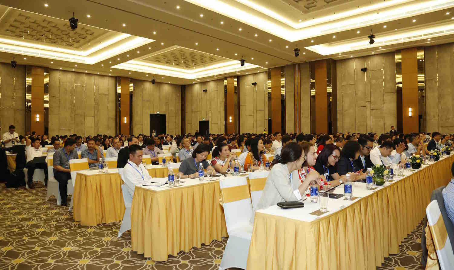 Hơn 800 khách mời, đại diện cho hơn 200 NCC lớn trong nước và quốc tế tham dự Hội nghị nhà cung cấp do Vincommerce tổ chức.