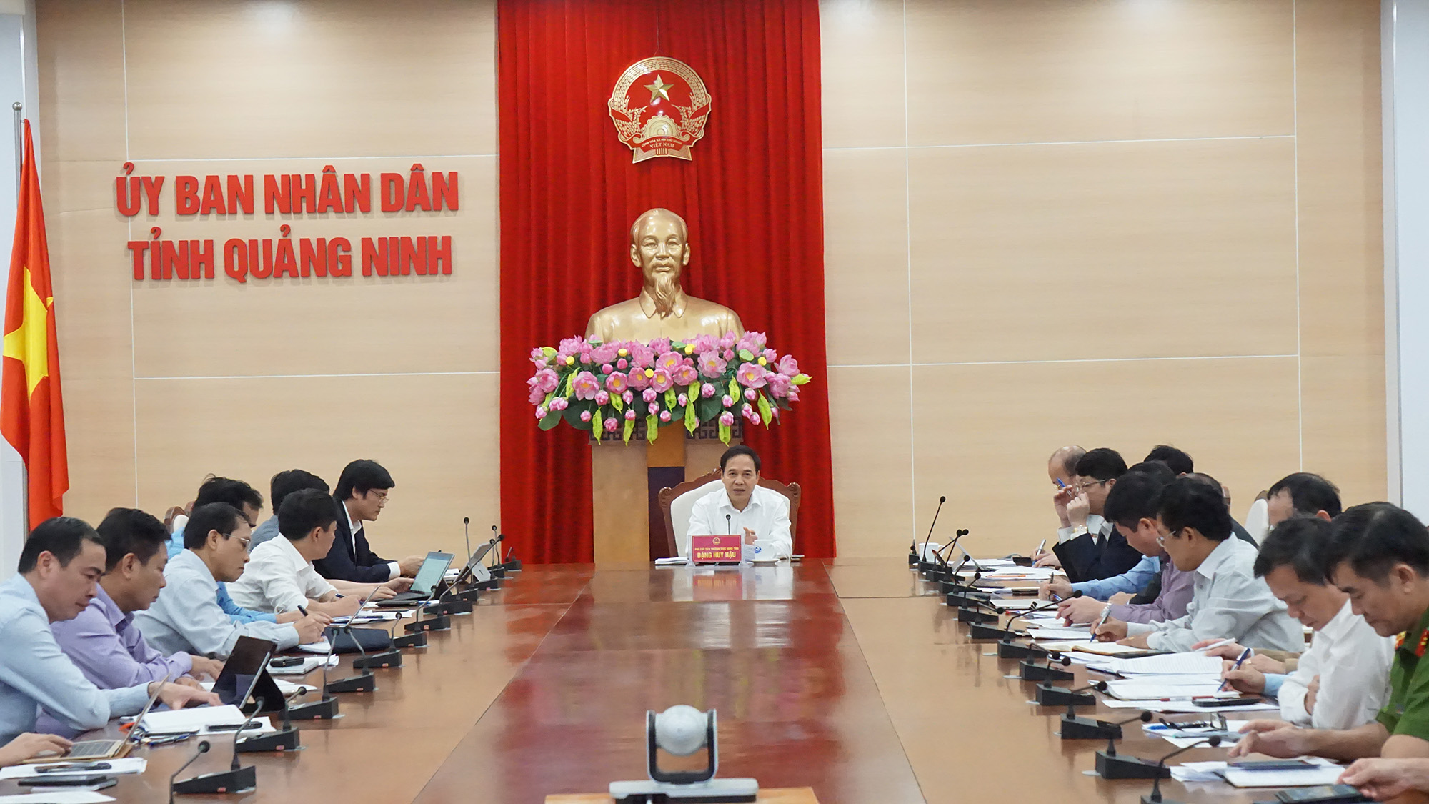 Đồng chí Đặng Huy Hâu, Phó Chủ tịch Thường trực UBND tỉnh phát biểu tại buổi họp.