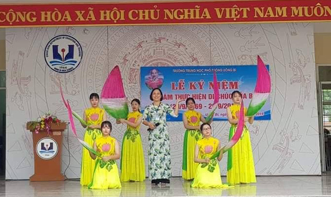 Kỷ niệm 50 năm thực hiện di chúc của Bác Hồ tại trường THPT Uông Bí.
