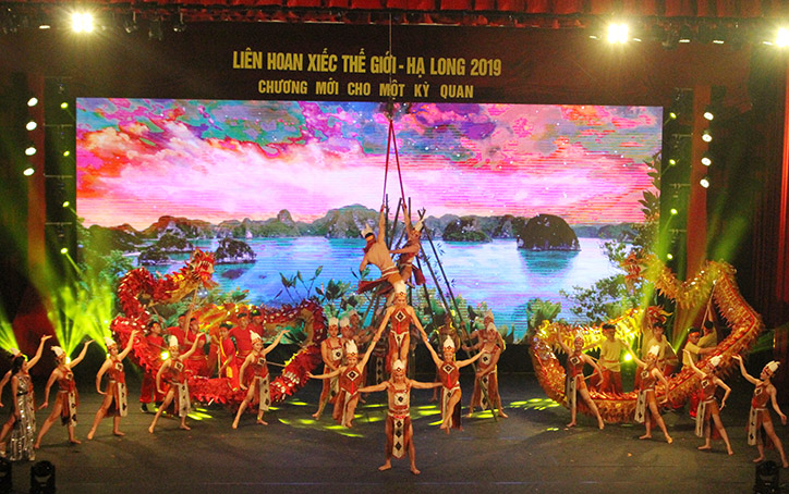 Tiết mục mở màn đặc sắc và đậm sắc màu văn hóa dân tộc của đoàn Việt Nam.