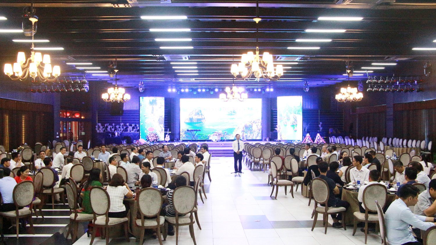 Huyện Vân Đồn tổ chức hội nghị gặp gỡ doanh nghiệp, doanh nhân tháng 10/2019. 