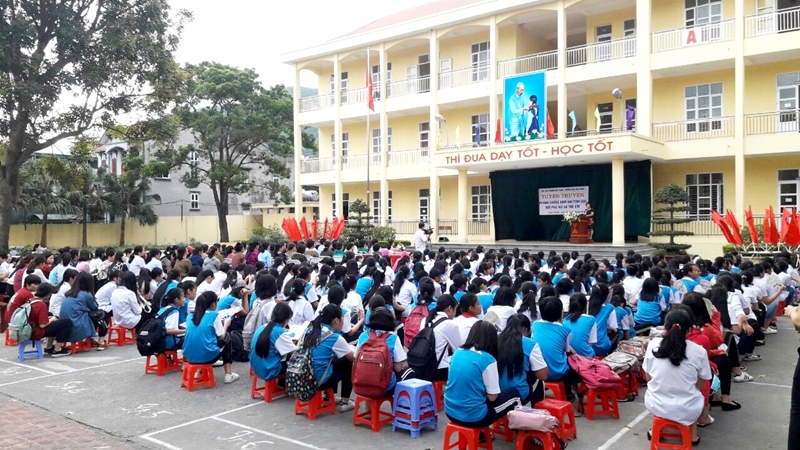 Hội LHPN thành phố Cẩm Phả tuyên truyền phòng chống xâm hại tình dục trẻ em tại trường THCS Cẩm Thành