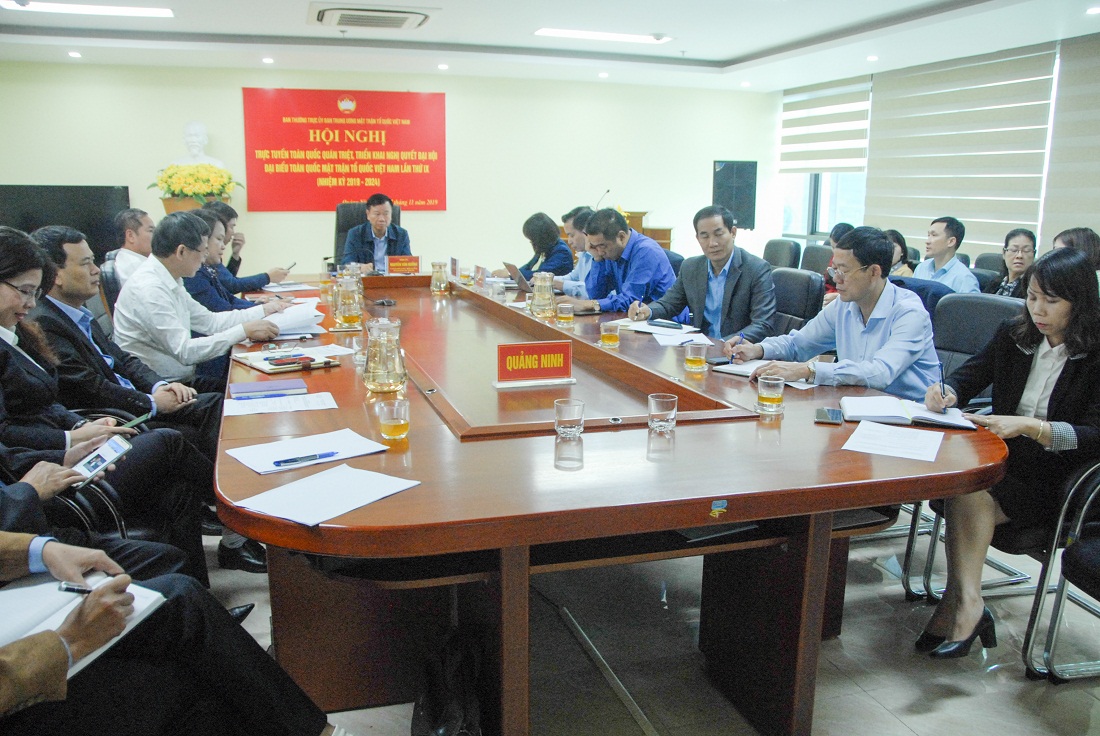 Ủy ban MTTQ tỉnh và đại diện Ban thường trực Ủy ban MTTQ 14 địa phương cấp huyện trong tỉnh tham dự hội nghị tại điểm cầu Quảng Ninh.