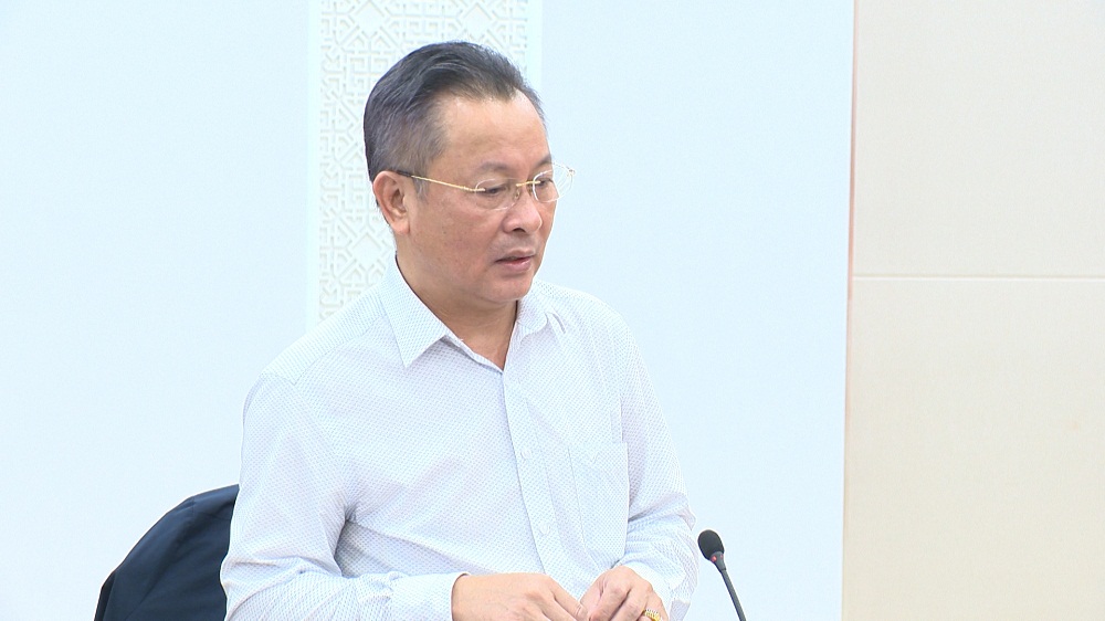 Lãnh đạo Cục Hải Quan Quảng Ninh báo cáo kết quả 10 tháng 2019 và triển khai kế hoạch thực hiện chỉ thị 10 của UBND tỉnh về phòng chống hàng lậu, gian lận thương mại và hàng giả dịp Tết Nguyên đán Canh Tý 2020