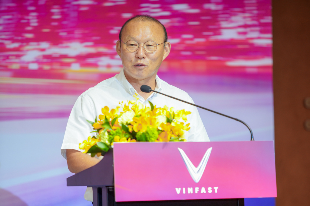 HLV Park chia sẻ câu chuyện thành công của các thương hiệu ô tô Hàn Quốc và tin tưởng VinFast cũng sẽ giúp ngành công nghiệp ô tô Việt Nam cất cánh.