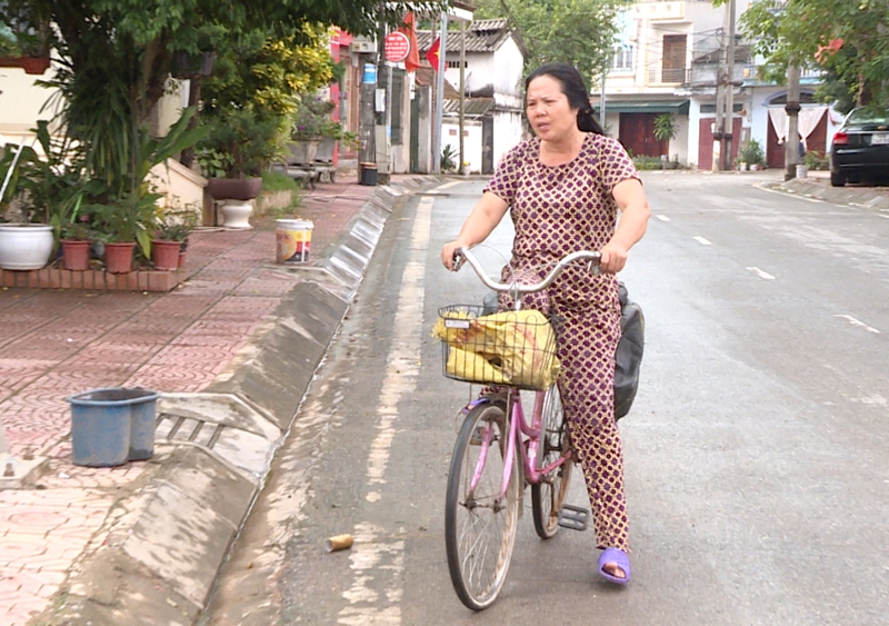 Chiếc xe đạp cà tàng gắn liền với quá trình thoát nghèo của bà Lương Thị Thanh